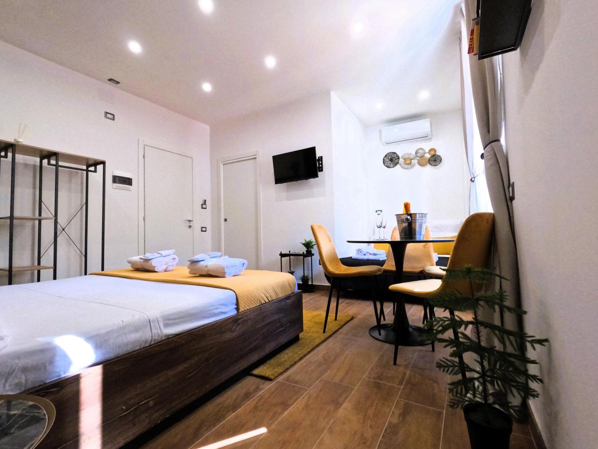 Blackwoody Contemporary Rooms - Napoli Centro Storico Exteriör bild