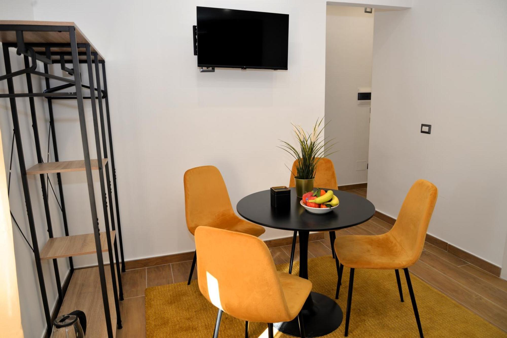 Blackwoody Contemporary Rooms - Napoli Centro Storico Exteriör bild