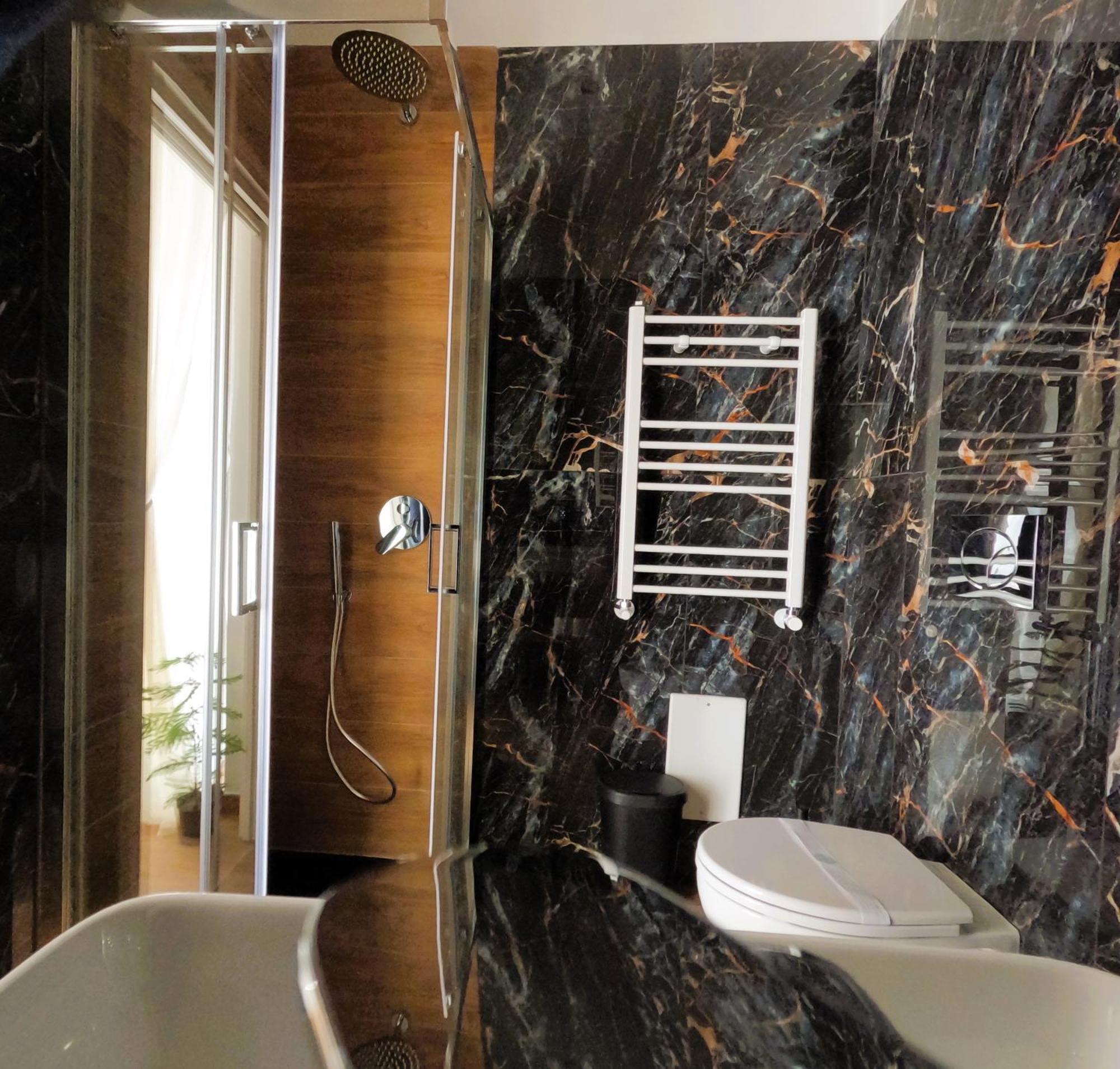Blackwoody Contemporary Rooms - Napoli Centro Storico Exteriör bild
