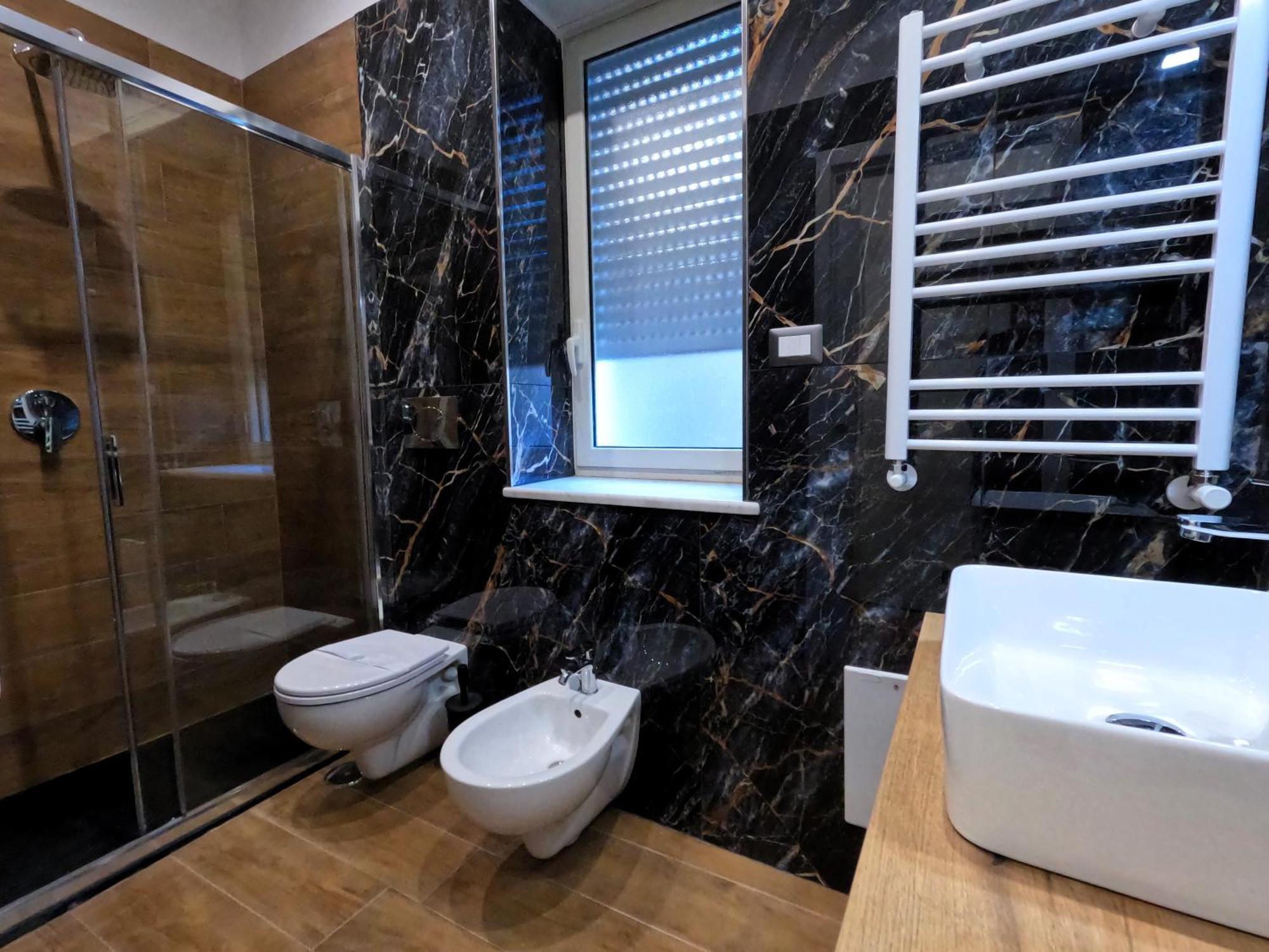 Blackwoody Contemporary Rooms - Napoli Centro Storico Exteriör bild
