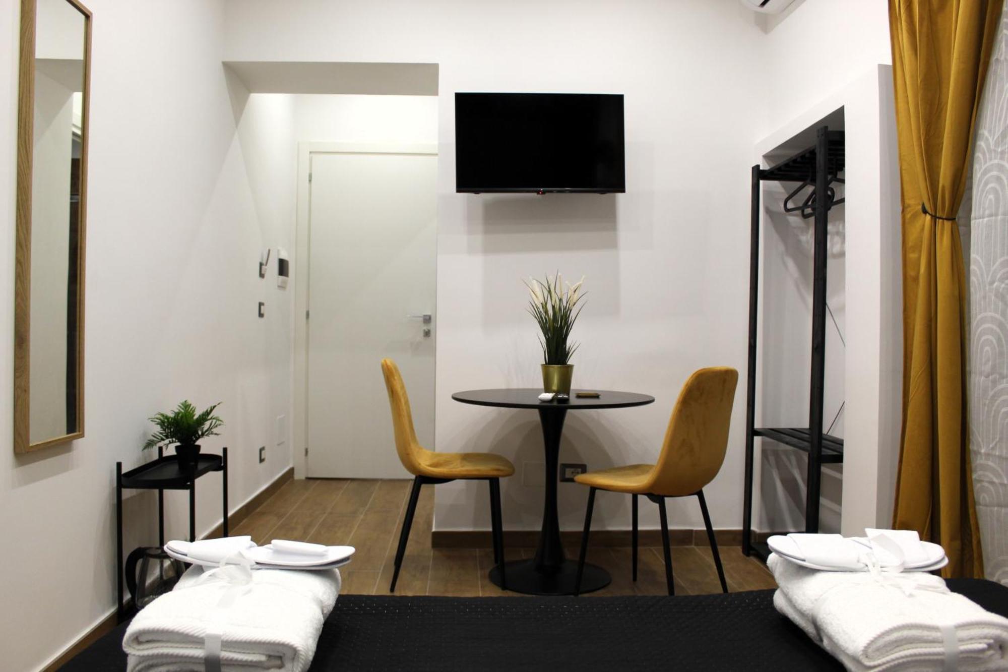 Blackwoody Contemporary Rooms - Napoli Centro Storico Exteriör bild