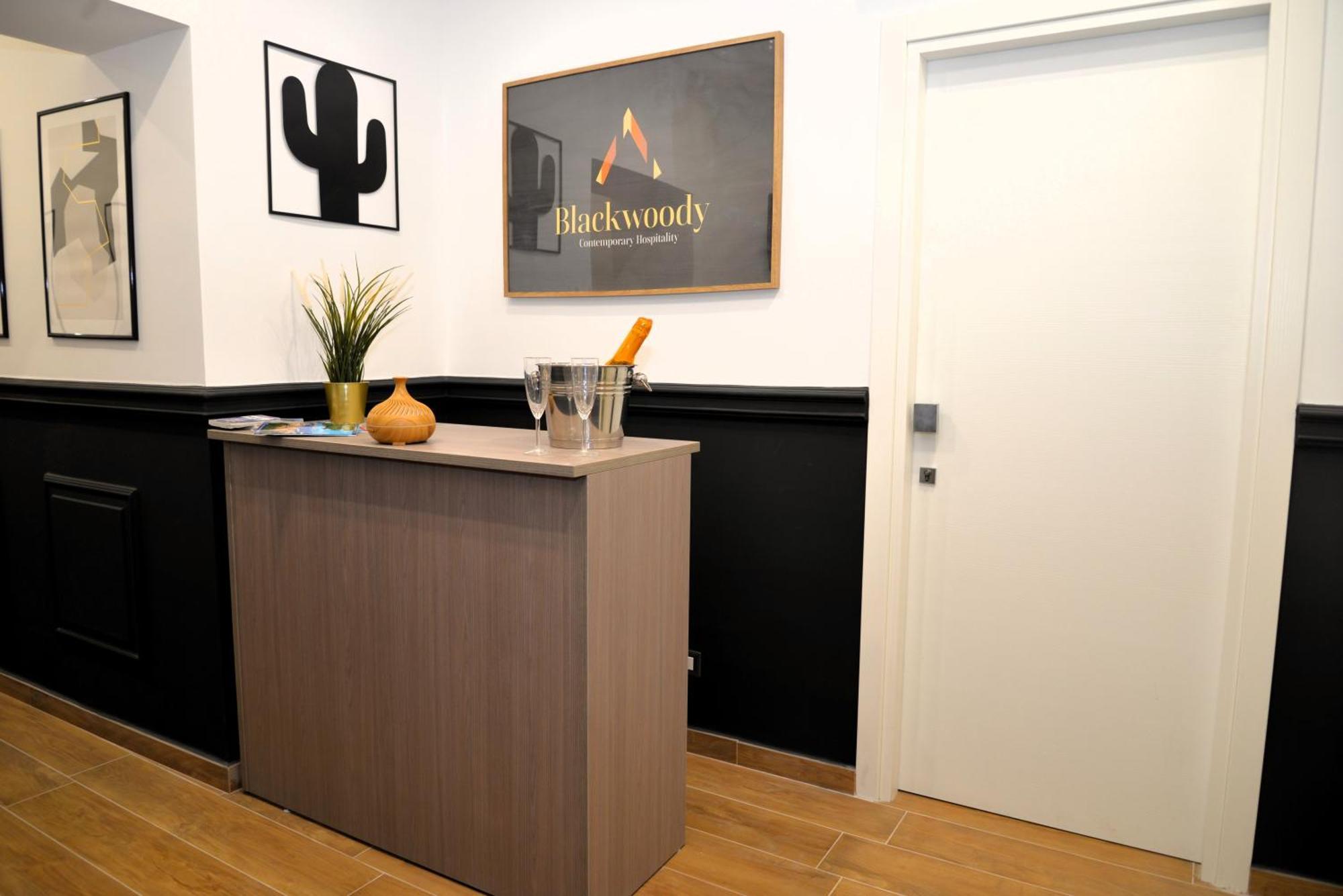 Blackwoody Contemporary Rooms - Napoli Centro Storico Exteriör bild